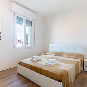  Appartamento Chic Flat Near Center Italia